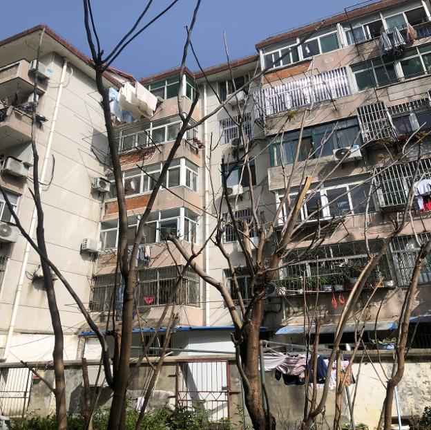 �Ϸ���**�´�С�^(q��)���и����Ŀ�漰��λ�ںϷ��кɻ�·�����ƌW(xu��)�u·�|������·�ϺϷ���**�´�С�^(q��)סլ�÷�ͬ�^(q��)�������ͨ��Ʒ���Ј��r���u���Ŀ